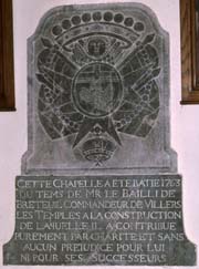 Villers-le-Temple : pierre tombale d'un commandeur