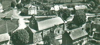 Ydes : vue aérienne de la chapelle
