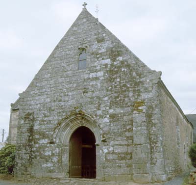 Lantiern : portail de la chapelle