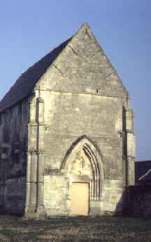 Mont-de-Soissons : portail de la chapelle