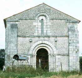 Le Dognon : portail de la chapelle