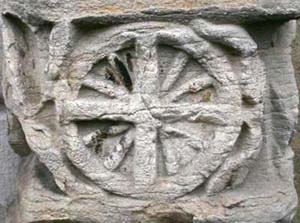 Dijon : détail du portail de l'ancienne église de la Madeleine