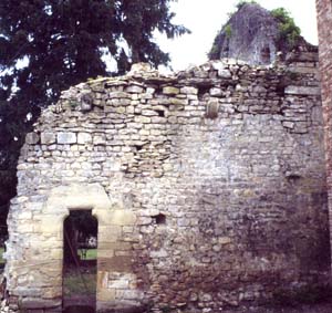 Saint-Alban de Roche : façade sud de la chapelle
