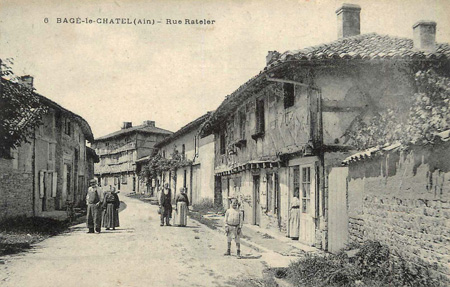Carte postale ancienne de la rue Ratelet de Bâgé-le-Châtel