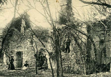 Fourches : ruines de la chapelle